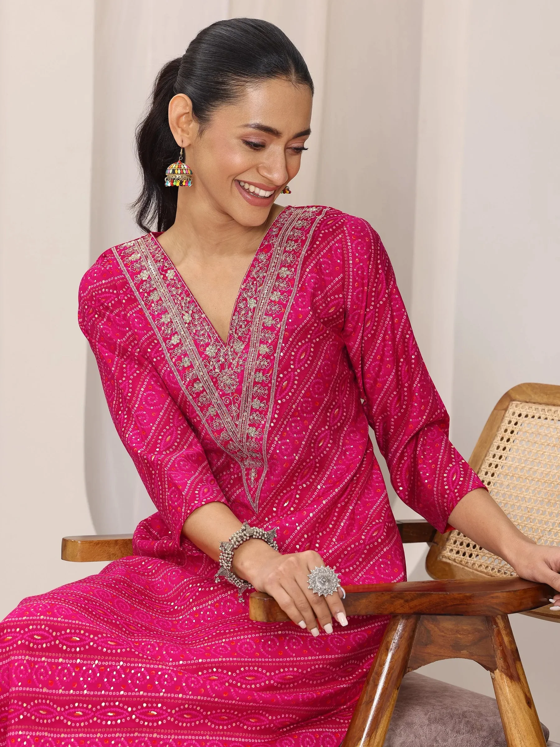 29488_5Main_030776e4-8b97-4b72-b18a-5dcb7a3b9645.webp Pink Printed Silk Blend Straight Kurta - Image 1